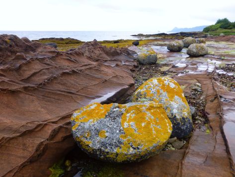 Isle of Arran, Scotland (Photo: Graham Pritchard)  Permian aeolian sandstone with granulation seams (fractures), glacial granitic erratic boulders lying on top